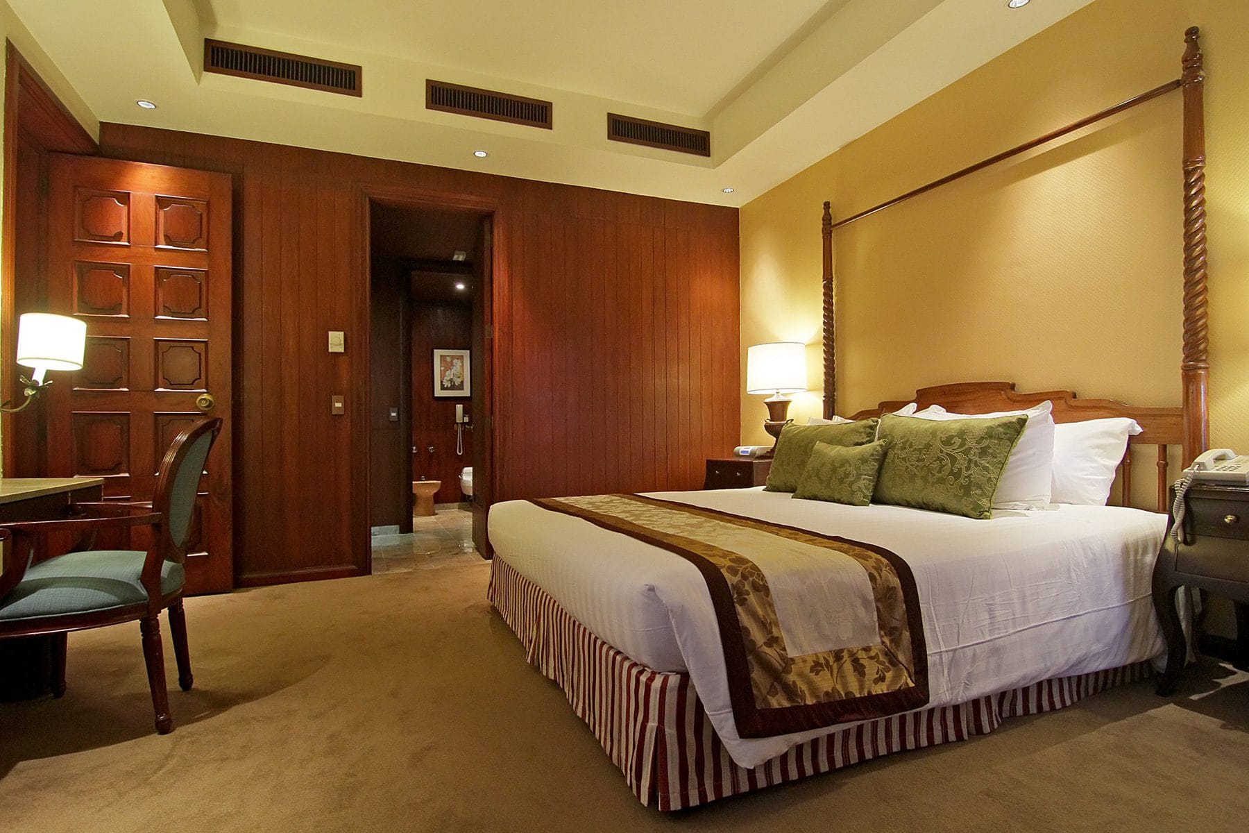 Suite The Manila Hotel